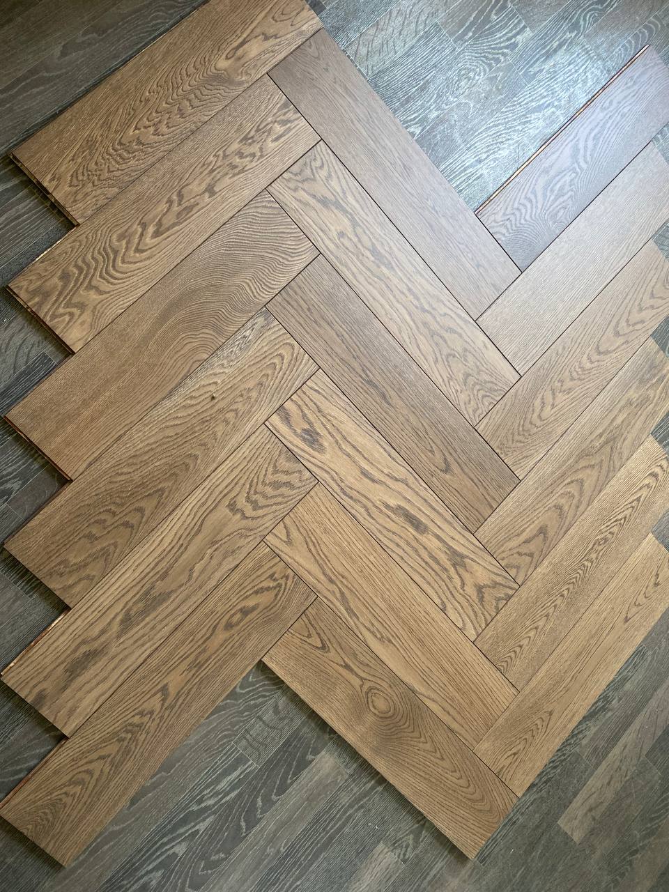 Инженерная доска Епаркет Дуб Milk Chocolate рустик лак венгерская елка 540×90×15 Инженерная доска Епаркет Дуб Milk Chocolate рустик лак венгерская елка 540×90×15